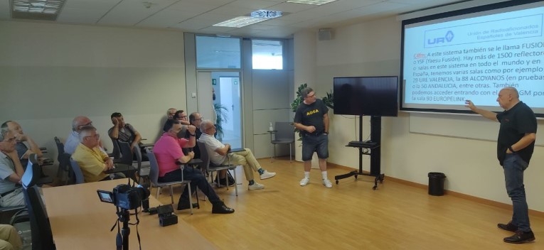 Charla UPV 30/10/25 Pasarela digital UREV por EA5SW